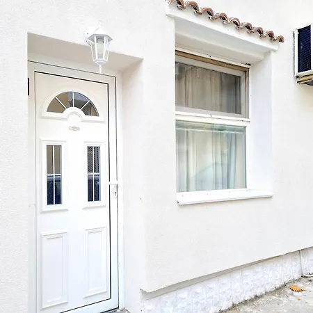 Angelina Apartmani. *